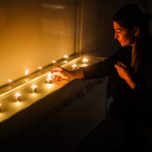 Vienybės ir atminties rytas: mokyklų languose sužibo žvakutės