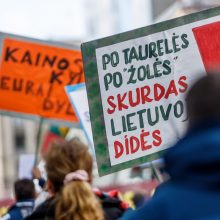 Kaune surengtas mitingas prieš skurdą: „Bankai lupikauja – jaunimas vergauja“