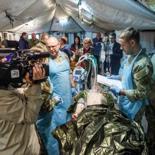 Kariuomenės pratybose – svarbus Kauno klinikų vaidmuo: čia atgabenti sužeisti kariai