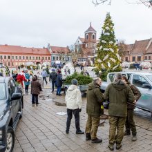 Kalėdos jau keliauja į kauniečių namus: prie nemokamų eglės šakų žmonių – kaip koncerte