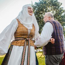 Kaunas švenčia Jonines: Santakoje – labiau tradiciškai, parako sandėlyje – jaunimo stiliumi