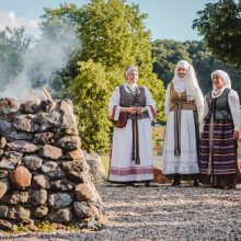 Kaunas švenčia Jonines: Santakoje – labiau tradiciškai, parako sandėlyje – jaunimo stiliumi