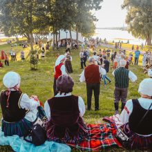 Kaunas švenčia Jonines: Santakoje – labiau tradiciškai, parako sandėlyje – jaunimo stiliumi