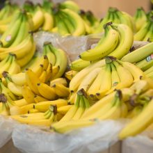 Pirkėjai šiurpsta – bananai brangsta ne dienom, o valandom: greit neįpirksime?