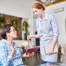 Darbdaviai ruošiasi sunkiam rudeniui: tragiškai trūksta darbuotojų – jaunimas nenori dirbti?