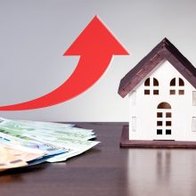 Prezidentūra: ECB didinant palūkanas reikia didinti gyventojų pajamas