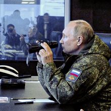 V. Putinas nurodė kariuomenei netoli Ukrainos surengti branduolinių ginklų pratybas