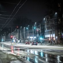 Kelininkai įspėja būti budriems: naktį eismo sąlygas sunkins plikledis ir lijundra