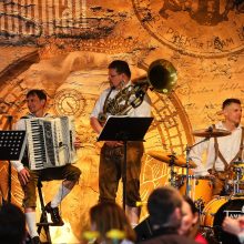 Kviečia į bavarišką savaitgalį Kaune: vokiškas maistas, tradicinė muzika ir „Oktoberfesto“ nuotaika