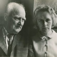 Šeima: K.Kairiūkštytė-Galaunienė ir pirmasis M.K.Čiurlionio muziejaus direktorius prof. P.Galaunė. Kaunas, apie 1968 m.