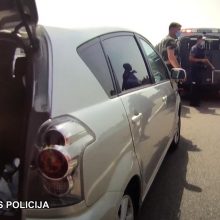 Pasienyje su Lenkija sulaikyti keturi nelegalūs migrantai: pravažiuoti bandė automobiliu