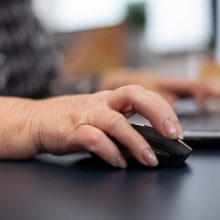 Internetinis romanas pensininkei baigėsi karčiai: prarado virš 15 tūkst. eurų