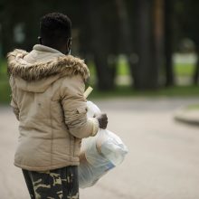 Per parą apgręžti 75 neteisėti migrantai, sustabdyti ir keturi automobiliai su nelegalais