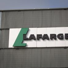 „Lafarge“ už teroristinių grupių palaikymą Sirijoje skirta 778 mln. JAV dolerių bauda