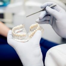 Rudenį laukia tikras chaosas: taisyti dantis kainuos brangiau?