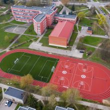 Vilnius tempo nelėtina: užbaigtas jau dešimto mokyklos stadiono remontas 