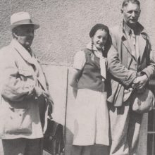 Pakeleiviai: V. Kėvė, B. Sruoga ir D. Sruogaitė kelionės po Vilniaus kraštą metu 1939 m.