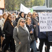 Apie pusė tūkstančio žmonių Vilniuje reikalauja didesnių algų ir orių darbo sąlygų