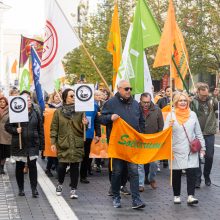 Apie pusė tūkstančio žmonių Vilniuje reikalauja didesnių algų ir orių darbo sąlygų