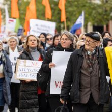 Apie pusė tūkstančio žmonių Vilniuje reikalauja didesnių algų ir orių darbo sąlygų