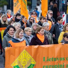 Apie pusė tūkstančio žmonių Vilniuje reikalauja didesnių algų ir orių darbo sąlygų