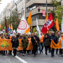 Apie pusė tūkstančio žmonių Vilniuje reikalauja didesnių algų ir orių darbo sąlygų