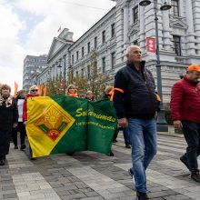 Apie pusė tūkstančio žmonių Vilniuje reikalauja didesnių algų ir orių darbo sąlygų