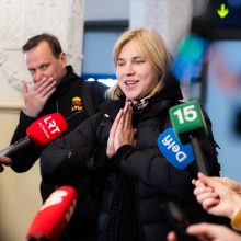 Vilniaus oro uoste sutikta R. Meilutytė įvardino didžiausią savo pasiekimą: jaustis ramiai be titulų