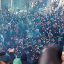 „Žalgirio“ arena – vėl sausakimša, prieš mačą  – įspūdingos sirgalių eisenos