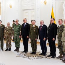 Prezidentas kariuomenės vadui suteikė aukščiausią generolo laipsnį