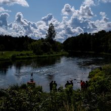 Kolegos piešia galimai savo vaikus nuskandinusios moters portretą: buvo uždaro būdo