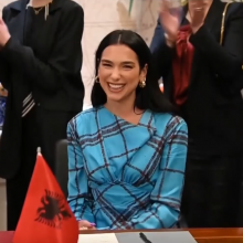 Dua Lipa: dabar esu albanė su dokumentais