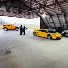 Senjoras Kazimieras mėgaujasi gyvenimu:  pasidovanojęs „Lamborghini“, laiko ją tarp penkių lėktuvų