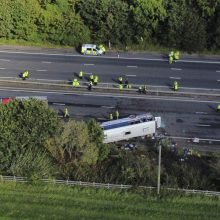 Netoli Liverpulio apvirto vaikus vežęs autobusas, žuvo vairuotojas ir 14-metė