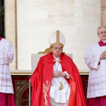 Popiežius sako, kad meldžiasi už teroristinio išpuolio Pamaskvėje aukas