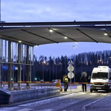 Suomija dėl migrantų antplūdžio iš Rusijos uždaro keturis sienos perėjimo punktus