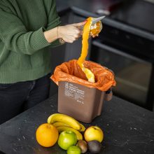 Maisto atliekoms rūšiuoti skirtas priemones bus galima atsiimti Kaziuko mugėje
