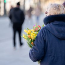 Kovo 8-osios žiedai: tradiciją perima jaunimas?