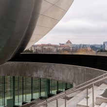 Nauja pasivaikščiojimų erdvė: „Mokslo salą“ jau galima apžvelgti nuo stogo