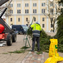 Šventės baigėsi: Kauno eglutės dekoracijos keliauja į sandėlius