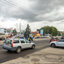 Savanorių prospekte jau kvepia nauju asfaltu, bet eismas kol kas – sudėtingas