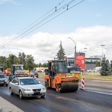 Savanorių prospekte jau kvepia nauju asfaltu, bet eismas kol kas – sudėtingas