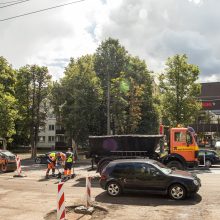 Savanorių prospekte jau kvepia nauju asfaltu, bet eismas kol kas – sudėtingas