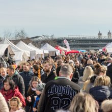 Sausakimšoje Kaziuko mugėje Kaune – šypsenos, derybos, aimanos ir stipruolis V. Blekaitis