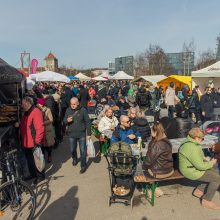 Sausakimšoje Kaziuko mugėje Kaune – šypsenos, derybos, aimanos ir stipruolis V. Blekaitis