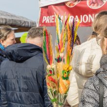 Sausakimšoje Kaziuko mugėje Kaune – šypsenos, derybos, aimanos ir stipruolis V. Blekaitis