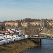 Sausakimšoje Kaziuko mugėje Kaune – šypsenos, derybos, aimanos ir stipruolis V. Blekaitis