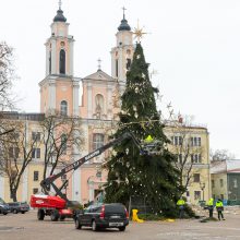 Šventės baigėsi: Kauno eglutės dekoracijos keliauja į sandėlius