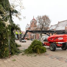 Šventės baigėsi: Kauno eglutės dekoracijos keliauja į sandėlius