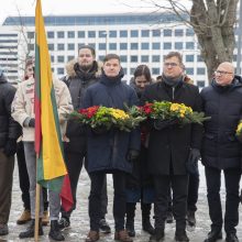 Gėlių padėjimas prie „Laisvės“ paminklo ir Nežinomo kareivio kapo